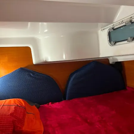 An Unusual Night On A Boat Hotel La Rochelle  Exterior photo