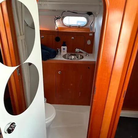 An Unusual Night On A Boat Hotel La Rochelle  Exterior photo