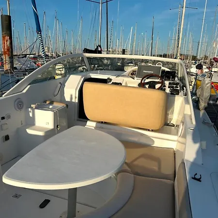 An Unusual Night On A Boat Hotel La Rochelle  Exterior photo