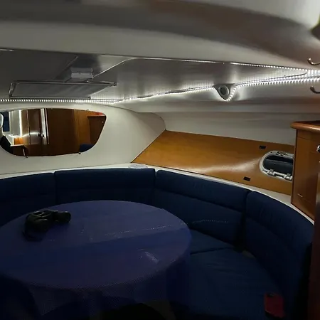 An Unusual Night On A Boat Hotel La Rochelle  Exterior photo