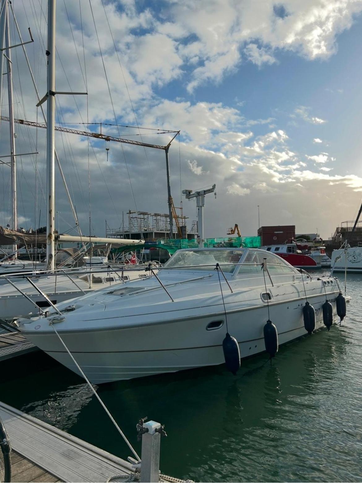 Botel An Unusual Night On A Boat La Rochelle (Charente-Maritime)